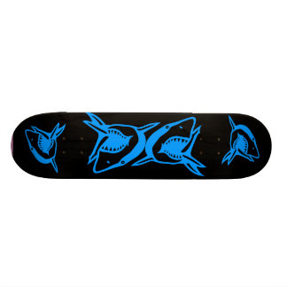 Skate baralho azul e preto dos tubarões