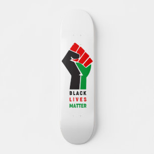 Skate Black Lives Matter levantou o símbolo do punho Af