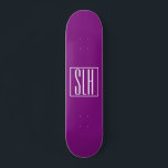 Skate Bold Modern 3 Iniciais Monograma | Branco e Roxo<br><div class="desc">Texto branco e quadro branco em roxo (cor de fundo alterável).</div>