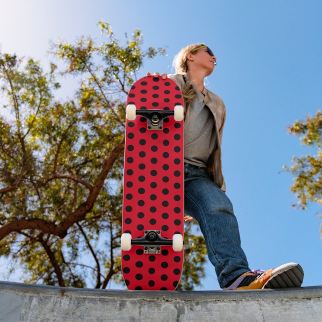 Skate Bolinhas Retroativas Clássicas Vermelho e Preto (Ao ar livre 1)