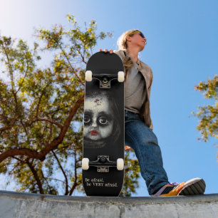 Skate Boneca Gótica com Halloween Sanguíneo