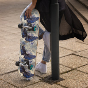 Skate Borboleta Azul Marinho Com Fundo Floral