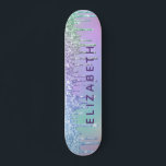 Skate Brilhante Verde Roxo, Cor de Rosa, Personalizada<br><div class="desc">skate feminino personalizado com gotas de brilho púrpura,  azul e verde. Adicione o nome dela a uma tipografia roxa.</div>