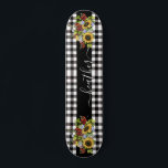 Skate Buffalo Black White Sunflower Nome manuscrito<br><div class="desc">Este design pode ser personalizado na área fornecida pela alteração da foto e/ou do texto. Ou pode ser personalizado clicando em Personalizar este Modelo e, em seguida, escolhendo o clique para personalizar mais a opção e excluir ou alterar a cor do plano de fundo, adicionar texto, alterar a cor ou...</div>