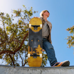 Skate Cachorro Negro com Olhos Ouro Incríveis