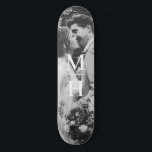 Skate Casais Iniciais Monograma de Fotografias Retroativ<br><div class="desc">personalize com sua própria foto e iniciais; mantenha ou remova a borda conforme desejado</div>