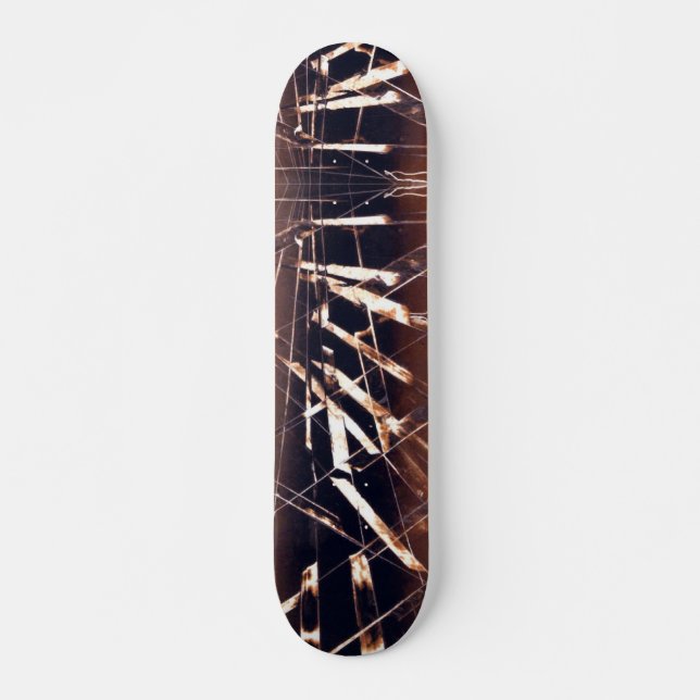 Skate Castanho e Branco Arranhado (Frente)