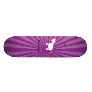 Skate Cavalo branco do cabelo cor-de-rosa com sunburst