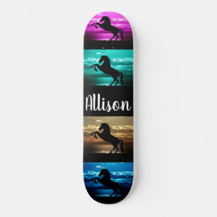 Skate Cavalo Preto Roxo, Azul, Verde Água, Céu Dourado &