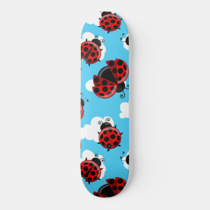 Skate Céu Azul Nuvens Brancas Besouro Joaninha Vermelha