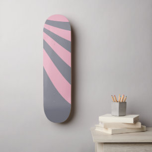 Skate Cinzas e Onda Rosa
