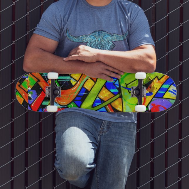Skate colorido com grafite (Ao ar livre 3)