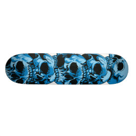 Skate com design azul dos crânios