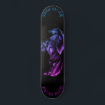 skate com texto personalizado sobre cavalos negros<br><div class="desc">skate com as suas cores e texto - Cavalo Preto Preto Etrado - Pintura Preta e Preta - Adicione o Texto Único - Nome / Cores - Escolha o seu texto e cores de fundo favoritos - Redimensionar e mover ou remover elementos com a ferramenta de personalização. Por favor, veja...</div>