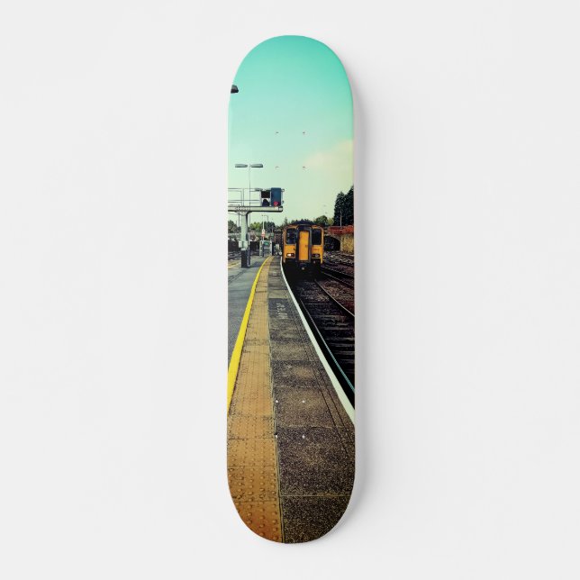 Skate Comboio na estação (Frente)