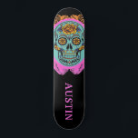 Skate Crânio de Açúcar Personalizado<br><div class="desc">Corajoso no seu rosto dia assustador do skate morto com crânio de açúcar pintado em laranja,  turquesa e rosa quente,  num fundo de quadro com uma fonte peculiar.</div>