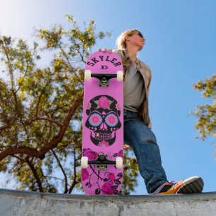 Skate Crânio Negro na Marca Dd Rosa