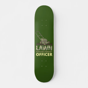 Skate Dama engraçada de jardinagem do oficial de execuçã
