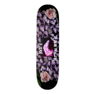 Skate das meninas com cavalo, flores