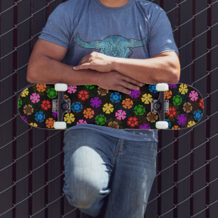 Skate Desenho de Flores Arco-íris Colorido Retro Preto