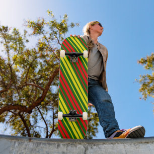 Skate Desenho de Listras Verticais Amarelo Verde Vermelh