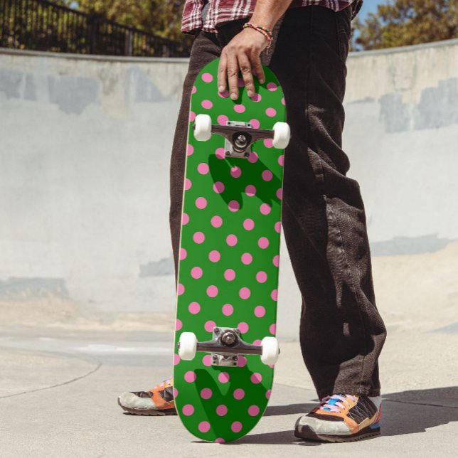 Skate Desenho de padrão de bolinhas rosa sobre verde  (Criador carregado)