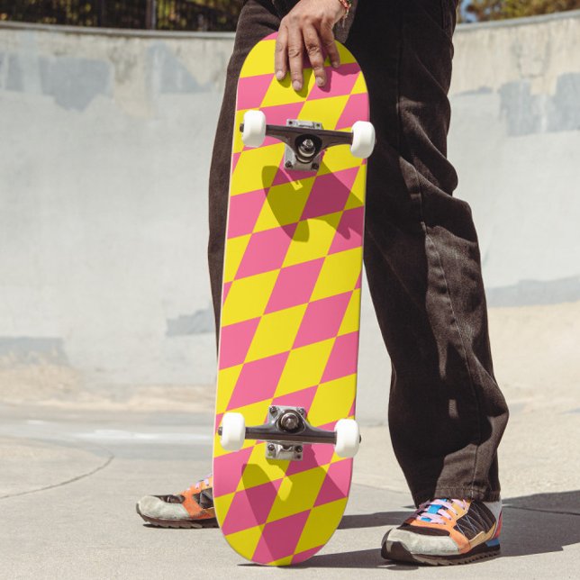 Skate Desenho Xadrez Arlequim Rosa e Amarelo (Criador carregado)