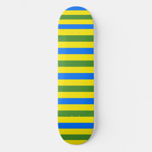 Skate Design de faixas verdes e amarelas azuis