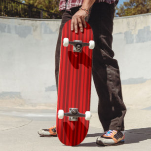 Skate Design de padrão de listras elegantes em vermelho
