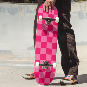 Skate Design do padrão do verificador rosa-claro e quent
