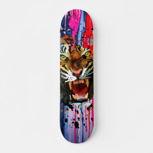 Skate Design Ousado de Arte de Rua com Tigre Rugindo e E