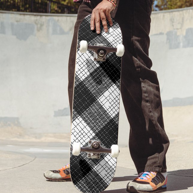 Skate Design Xadrez Preto e Branco em Bold  (Criador carregado)