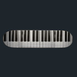 Skate do costume do teclado de piano<br><div class="desc">Se você é um virtuoso ou alguém do piano que possam mal jogar Chopsticks,  você é certo amar este skate preto e branco do costume do teclado de piano.</div>