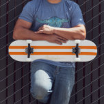 Skate Dourado Monograma, Bandas de Corrida Branca Clássi<br><div class="desc">Crie suas próprias faixas de corridas personalizadas, clássicas, laranja e branco, legal, na moda, típico e elegante script de tipografia de ouro falso, melhor qualidade do mapa de duro-rocha em forma de skate deck. Para personalizar, basta digitar seu nome / monograma / iniciais. Ao adicionar / design, você poderá ver...</div>