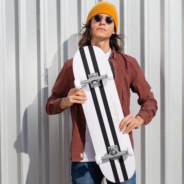 Skate Dourado Monograma, Bandas de Corrida Branca Clássi (Gold Monogram Classic Black White Racing Stripes Skateboard)