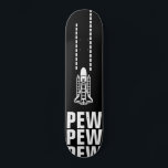 Skate Enquanto isso no espaço<br><div class="desc">Enquanto isso, no espaço os astronautas lutam contra invasores de outros mundos. "PEW PEW PEW" - Convés de skate Space Battl</div>