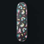Skate Estrelas Florais em Preto-Cor-de-Rosa Unicórnio Ar<br><div class="desc">Este padrão mágico e bonito é perfeito para a mulher ou menina divertida e tendenciosa. Apresenta ilustrações desenhadas à mão de unicórnios, flores com folhas, arco-íris e estrelas a disparar sobre um fundo preto simples. O tema de cor design inclui o rosa-borbulhante, o rosa-pincel, o verde-branco, o azul-rosado-periwinkle, o roxo,...</div>