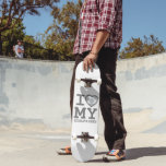 Skate Eu Amo Minha Cinza Personalizada De Fotografia Per<br><div class="desc">Crie o seu I Love My Namorada mais do que nunca Foto Texto skate com esta camisa moderna e engraçada modelo com uma fonte legal slab serif e uma foto namorada num enorme coração vermelho. Adicione sua própria foto, seu nome ou qualquer texto personalizado. O design de skate "I love...</div>