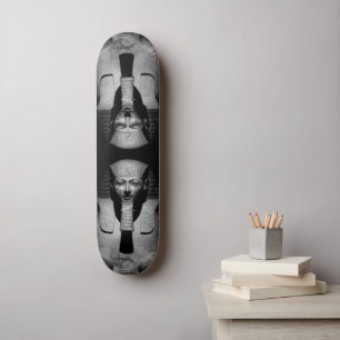 Skate Faraó rei preto e branco