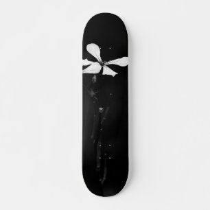 Skate floral preto e branco minimalista