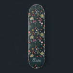 Skate Flores Botânicas Azuis, Azuis e Legal, Marinhos Mo<br><div class="desc">Este design de skate infantil moderno e legal apresenta um padrão de flores de jardim,  com um impressão botânico e floral único em um fundo azul marinho,  e pode ser personalizado com o nome de suas meninas. O presente floral perfeito para qualquer entusiasta de skate.</div>