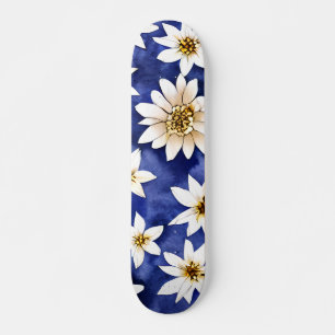 Skate Flores Brancas Simples na Cor Azul de Fundo da Águ