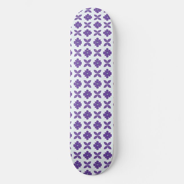 Skate Flores Roxas com Fundo Claro (Frente)