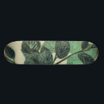 Skate Folhas e Ramificações no Fundo de Creme<br><div class="desc">Folhas e ramos verdes vibrantes descansam sobre um fundo creme nesta impressão por Jennifer Goldberger. À medida que a estação muda,  as cores dessas folhas permanecem as mesmas,  trazendo uma certa consistência à sua vida.</div>