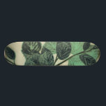 Skate Folhas e Ramificações no Fundo de Creme<br><div class="desc">Folhas e ramos verdes vibrantes descansam sobre um fundo creme nesta impressão por Jennifer Goldberger. À medida que a estação muda,  as cores dessas folhas permanecem as mesmas,  trazendo uma certa consistência à sua vida.</div>