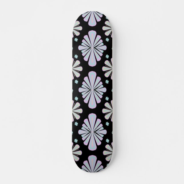 Skate Formas florais pastéis em um fundo preto (Frente)