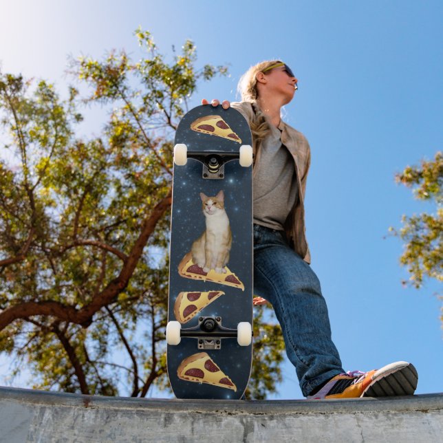 SKATE GATO E PIZZA NO SKATEBOARARD ESPACIAL (Ao ar livre 1)