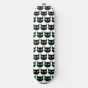 Skate Gato Negro Spooky com padrão de olhos verdes