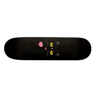 Skate Gato preto com marcas brancas