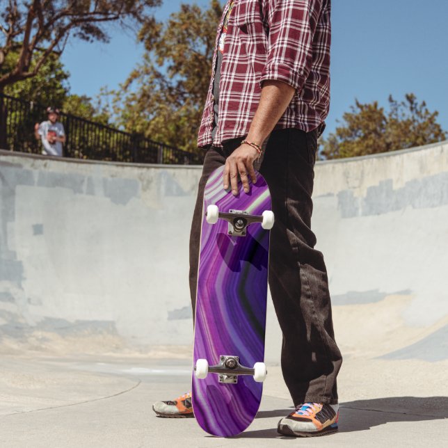 Skate Geodo Roxo Girado Caído (Ao ar livre 2)